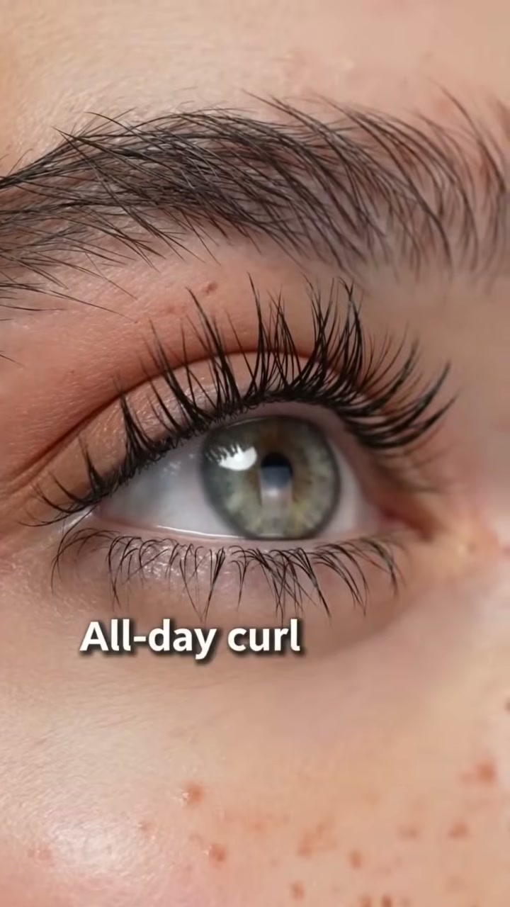 Lashes hold an all-day curl without a manual clamp