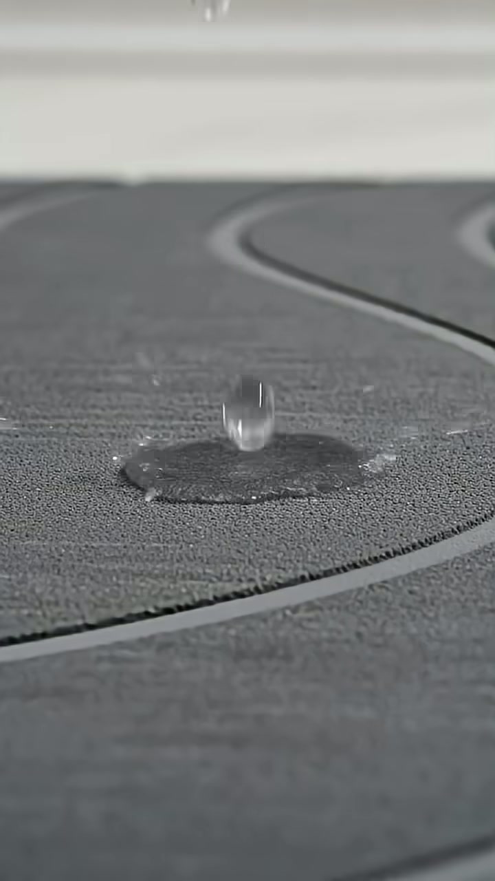 Water vanishes straight into the diatomite surface